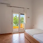 Blue Pearl-beachfront Maisonette