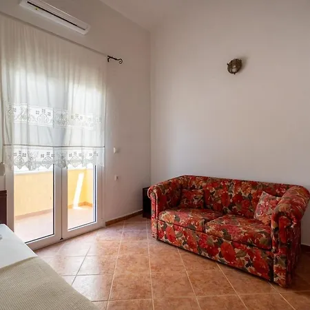 Blue Pearl-beachfront Maisonette