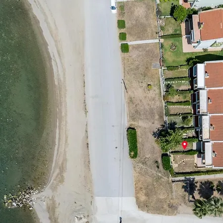 Blue Pearl-beachfront Maisonette *