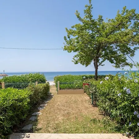Blue Pearl-beachfront Maisonette *