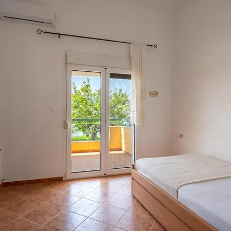 Blue Pearl-beachfront Maisonette